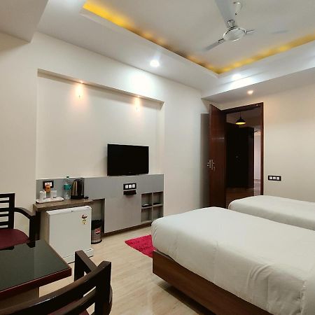 The Shacon Hotel Noida Bagian luar foto
