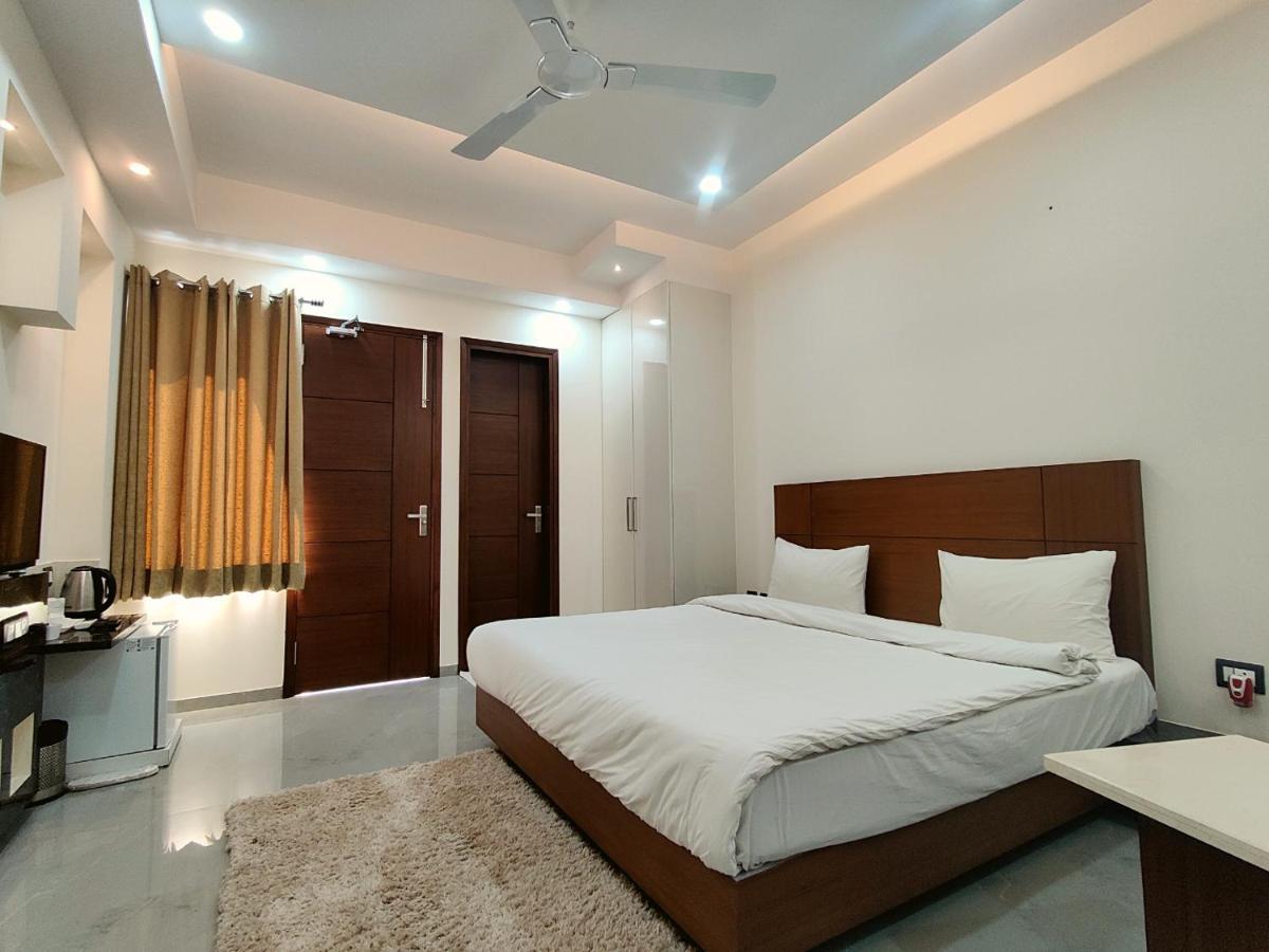 The Shacon Hotel Noida Bagian luar foto