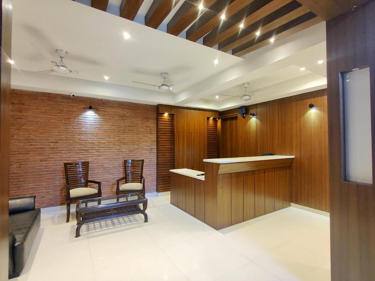The Shacon Hotel Noida Bagian luar foto