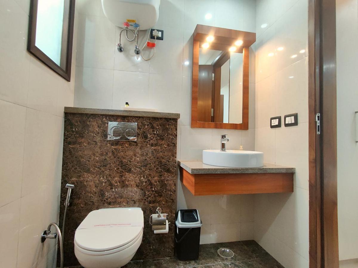 The Shacon Hotel Noida Bagian luar foto