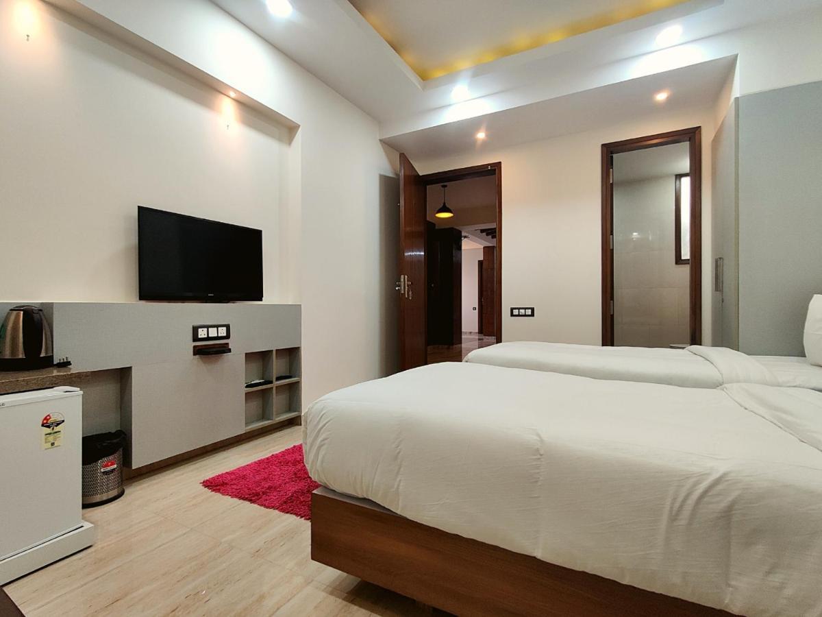 The Shacon Hotel Noida Bagian luar foto