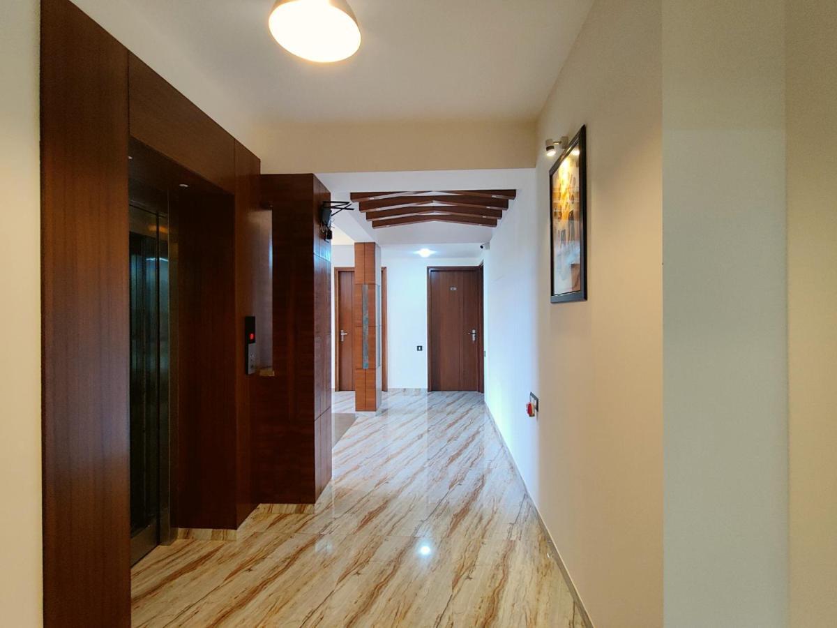 The Shacon Hotel Noida Bagian luar foto