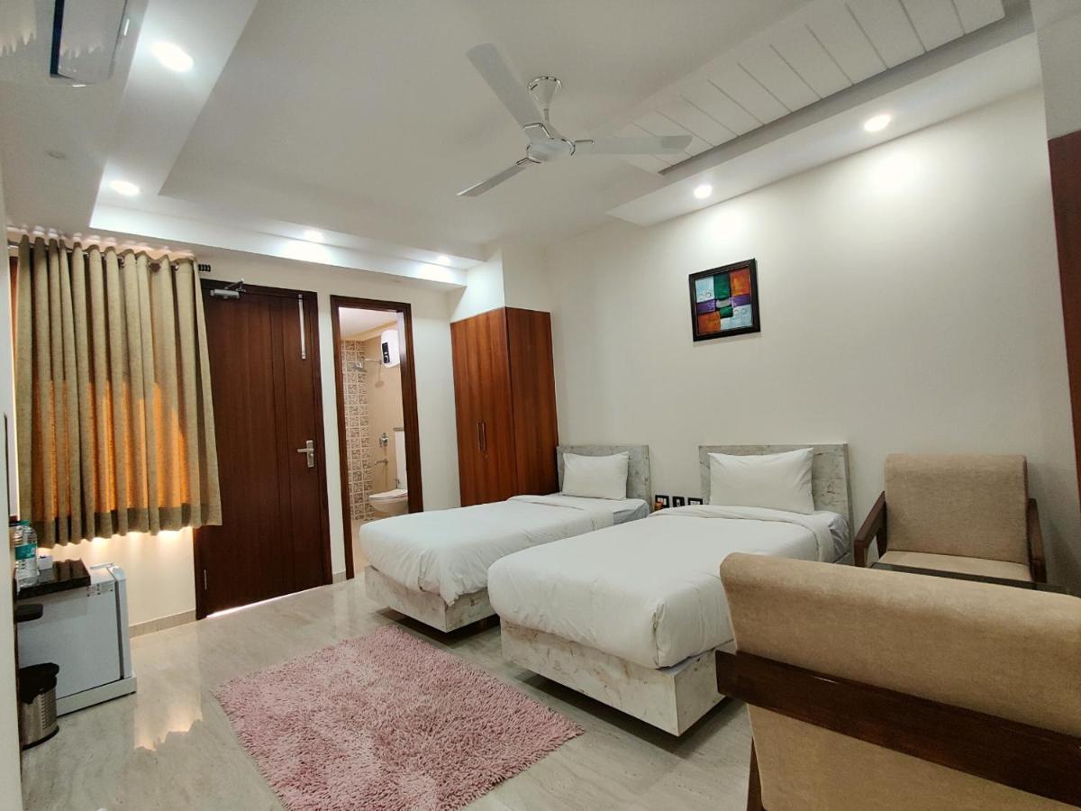 The Shacon Hotel Noida Bagian luar foto