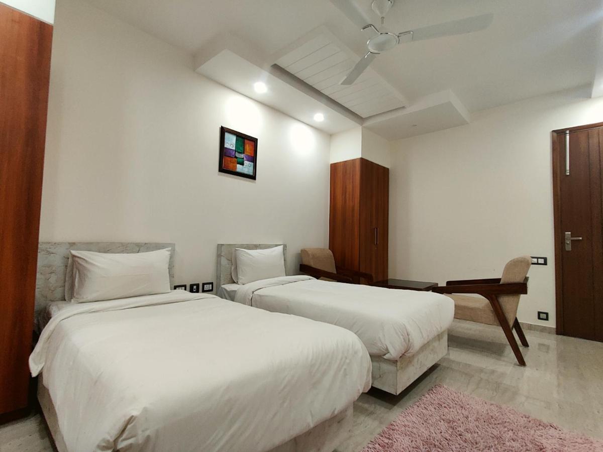 The Shacon Hotel Noida Bagian luar foto